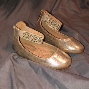 Tahari gold flats